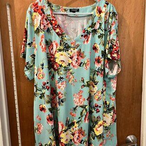 Size 4X - U.Vomade - Light Blue and Pink Floral Short Sleeve Knit Pullover